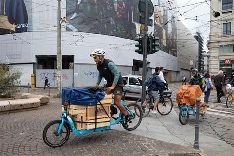 transport bicycle by courier.